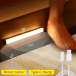 ⁦مصباح خزانة LED ذكي يعمل بالبطارية – مستشعر حركة + تثبيت مغناطيسي – شحن USB طول 50 سم⁩ - الصورة ⁦2⁩